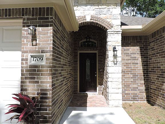 2nd image of 1709 W Houston Dr