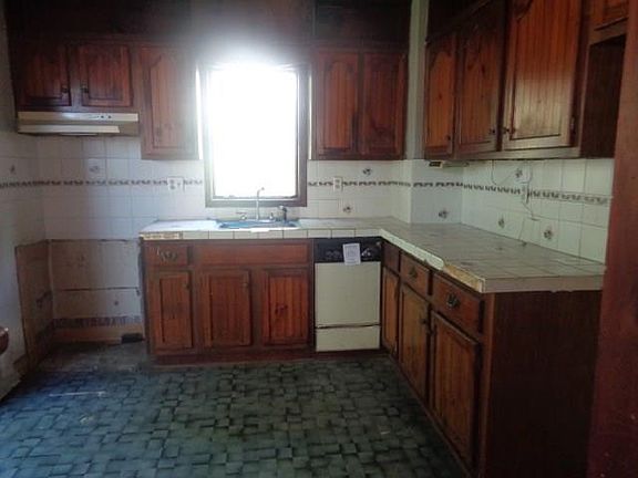 5th image of 236 Malverne Dr