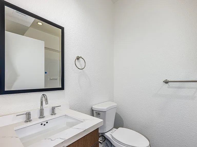 900 N Ardmore Ave Property — Photo 12