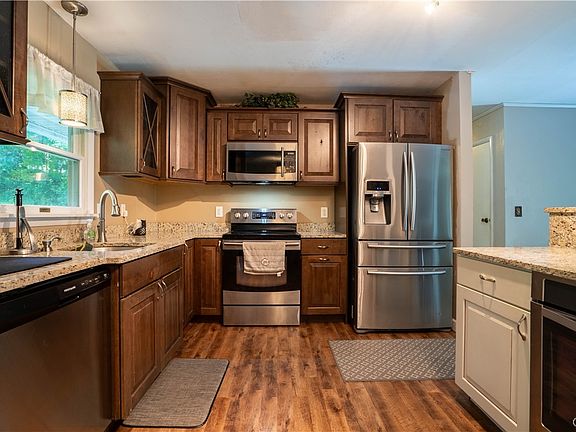 3rd image of 161 Dutch Hill Rd