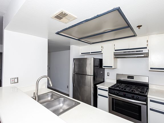 2nd image of 500 S St Andrews Pl APT 302