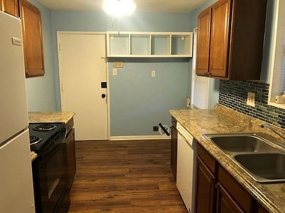 3rd image of 4826 Quince Rd