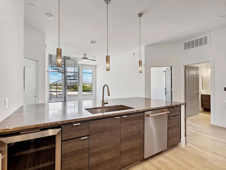 Scottsdale Grand — Photo 29