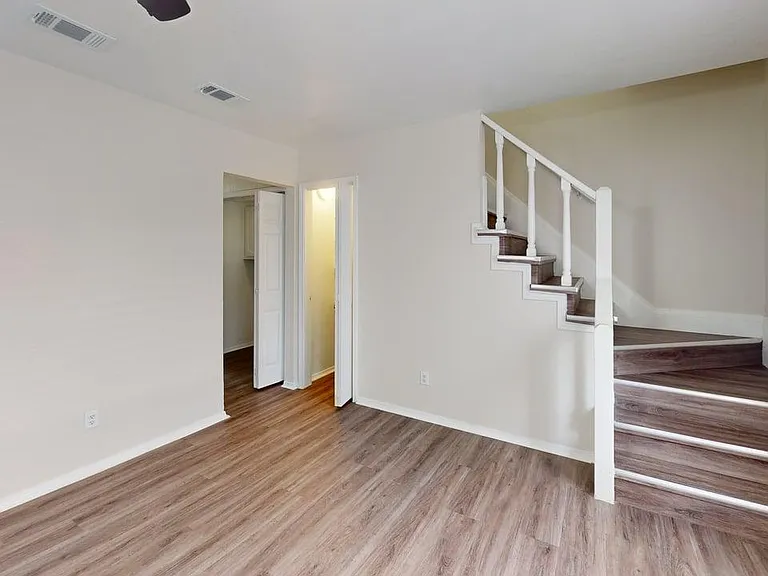Davis Square Apartments — Photo 11