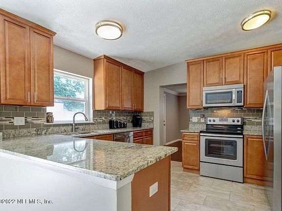 5th image of 8526 Sanlando Ave