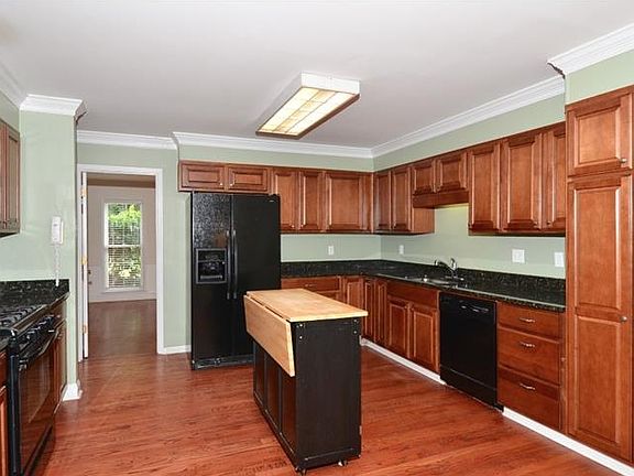4th image of 2671 Kenwood Dr