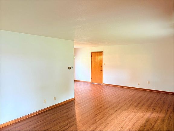 4th image of 17435 Bellevue Dr