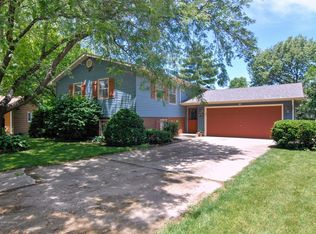 118 Locust St, Oswego, IL 60543