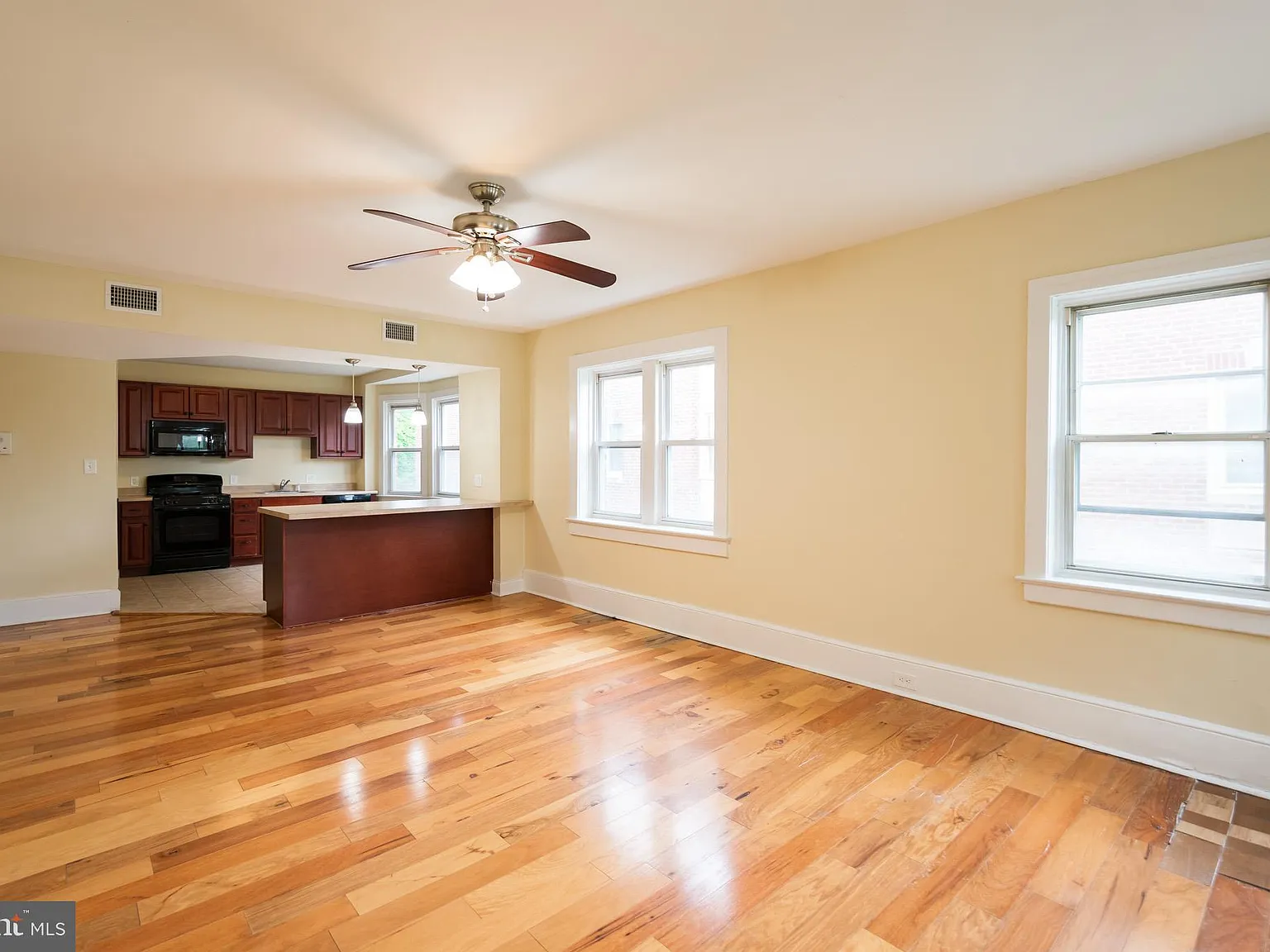 3 bed, 1300 sqft, $1,550 — Photo 4