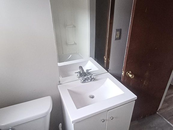 2nd image of 938 Allendale Ave