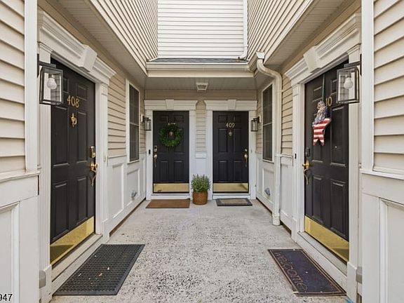 3rd image of 408 Donato Cir