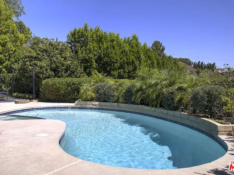 22427 De Kalb Dr — Photo 32