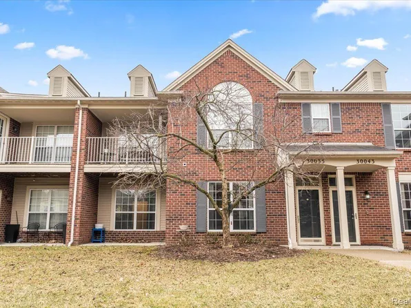 30035 Fox Run Cir, Warren, MI 48092