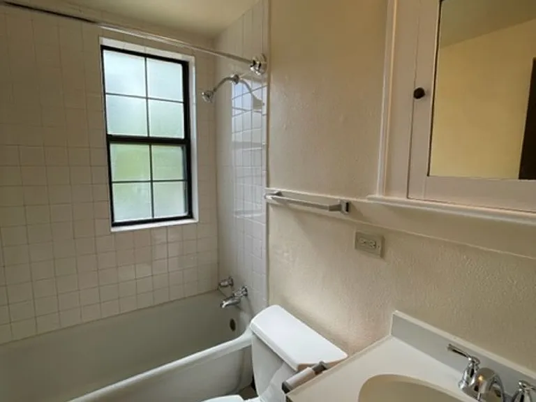 Arlington Apartments — Photo 16