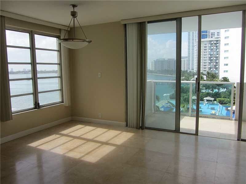 1st image of 1000 West Ave APT 524