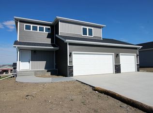 4901 Weyburn Dr, Bismarck, ND 58503
