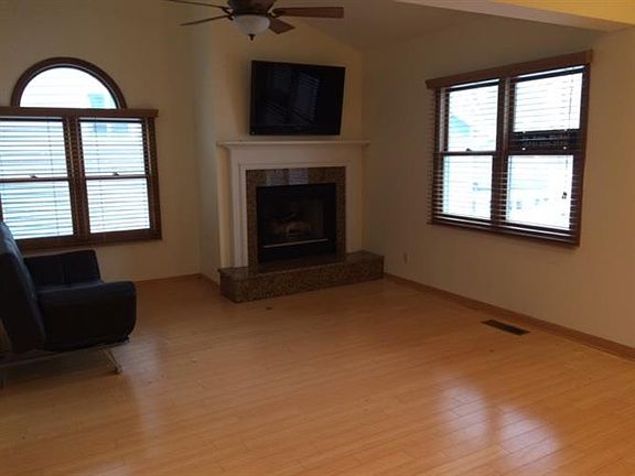 3rd image of 1407 N Oak Hill Dr Unit H-4