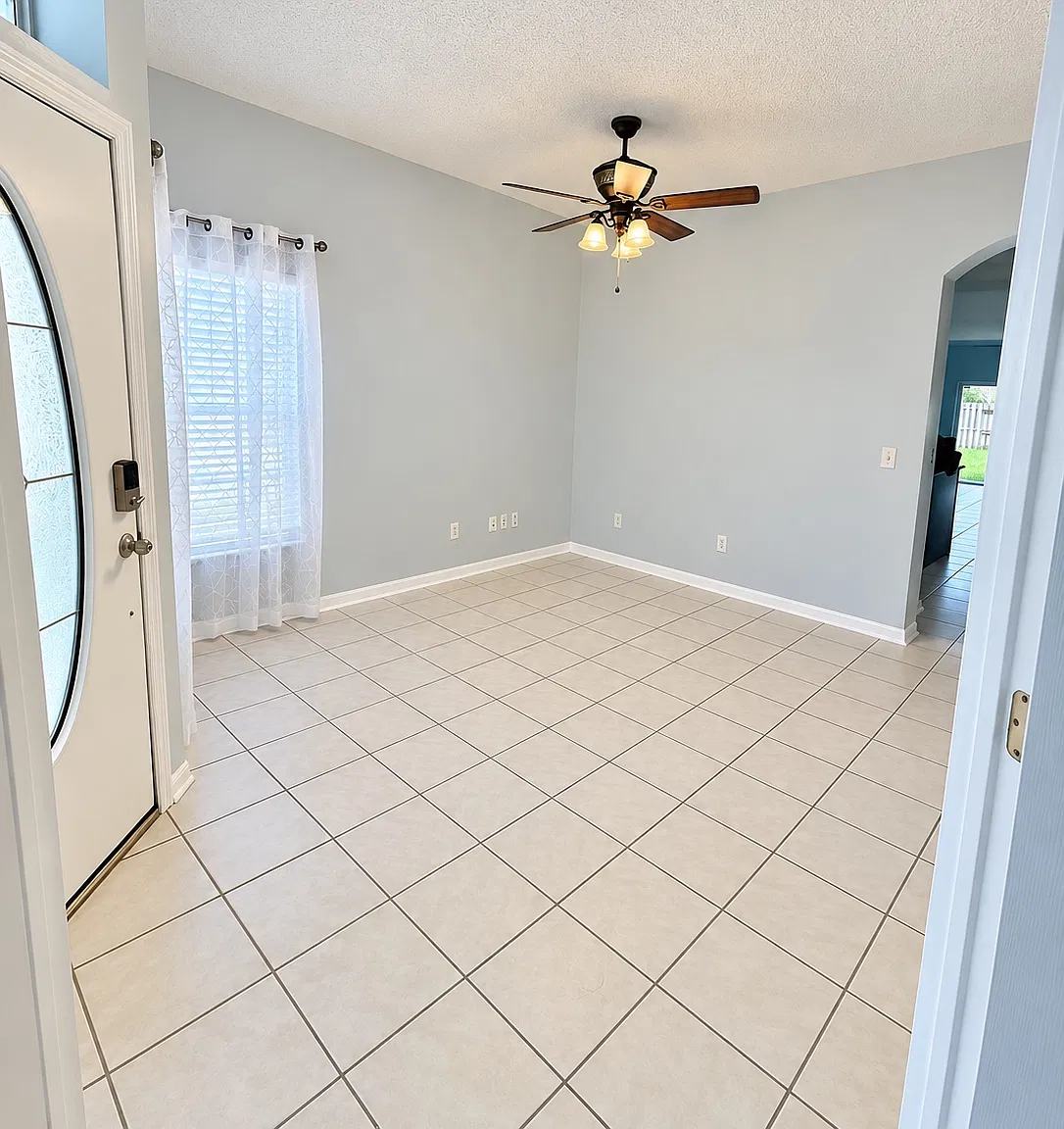 4 bed, 2020 sqft, $2,895 — Photo 4