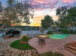 74 W Shore Dr, Montgomery, TX 77356