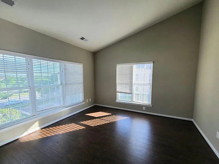 42625 Homefront Ter — Photo 16