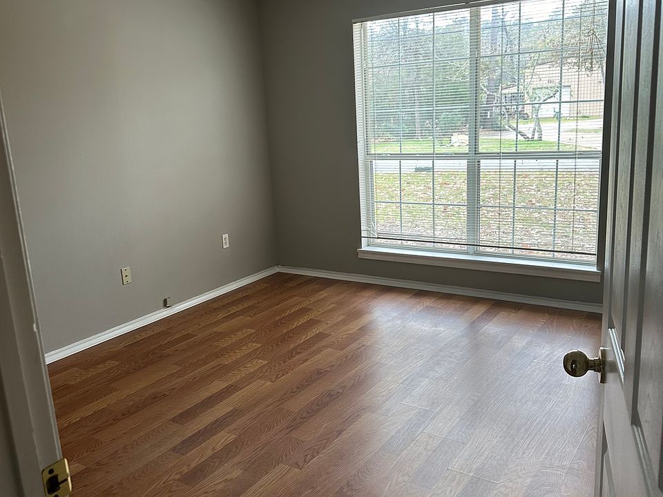 1st image of 253 Cedaridge St