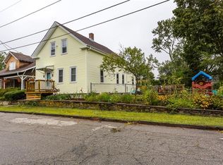 136 Fenner Ave, Riverside, RI 02915