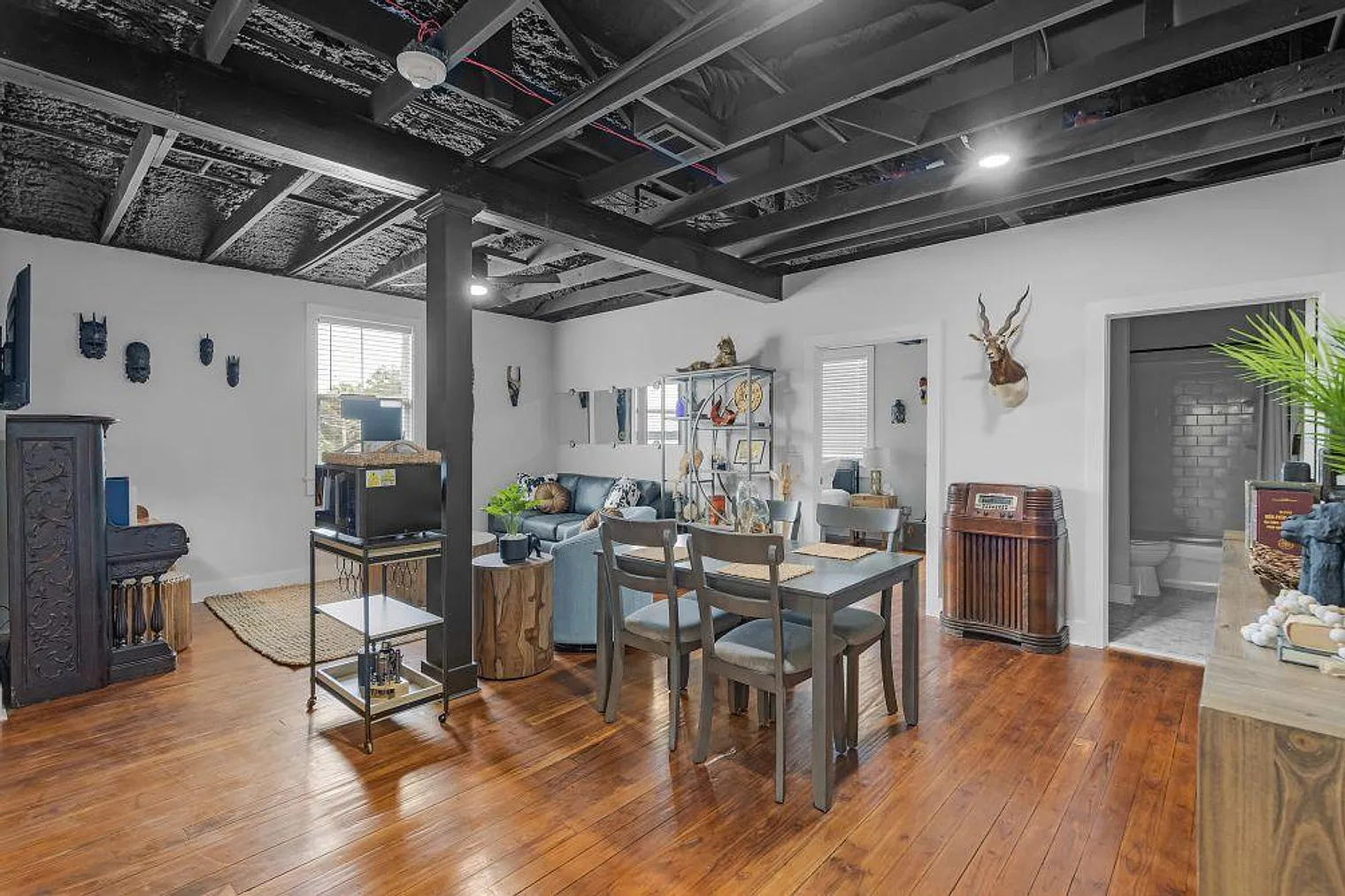 1 bed, 1.0 bath, 699 sqft, $4,200 — Photo 3