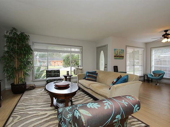 5th image of 9806 Cedardale Dr