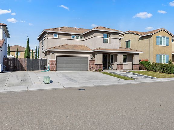 2nd image of 2325 Azevedo Ave