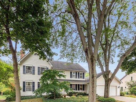 3rd image of 1915 Sunnydale Ln