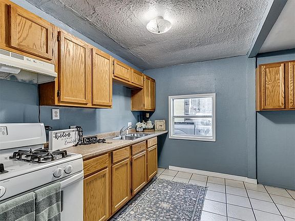 3rd image of 625 SW 47th St