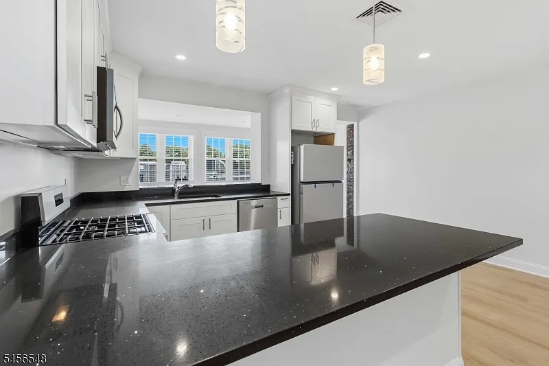 1 bed, 1.0 bath, $3,000 — Photo 4