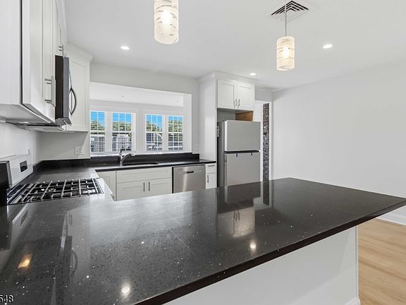 4th image of 40 Main St Suite 2