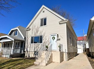 226 E Rosedale Ave, Milwaukee, WI 53207