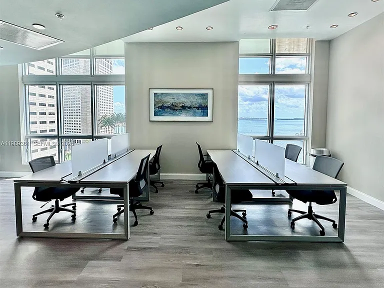 300 S Biscayne Blvd #L-410 — Photo 35
