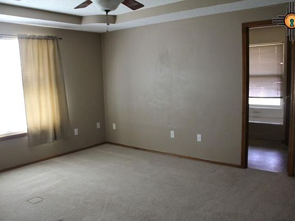 5th image of 220 Rosewood Dr
