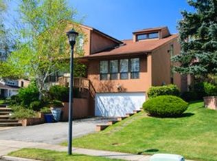 32 Crest Hollow Ln, Albertson, NY 11507