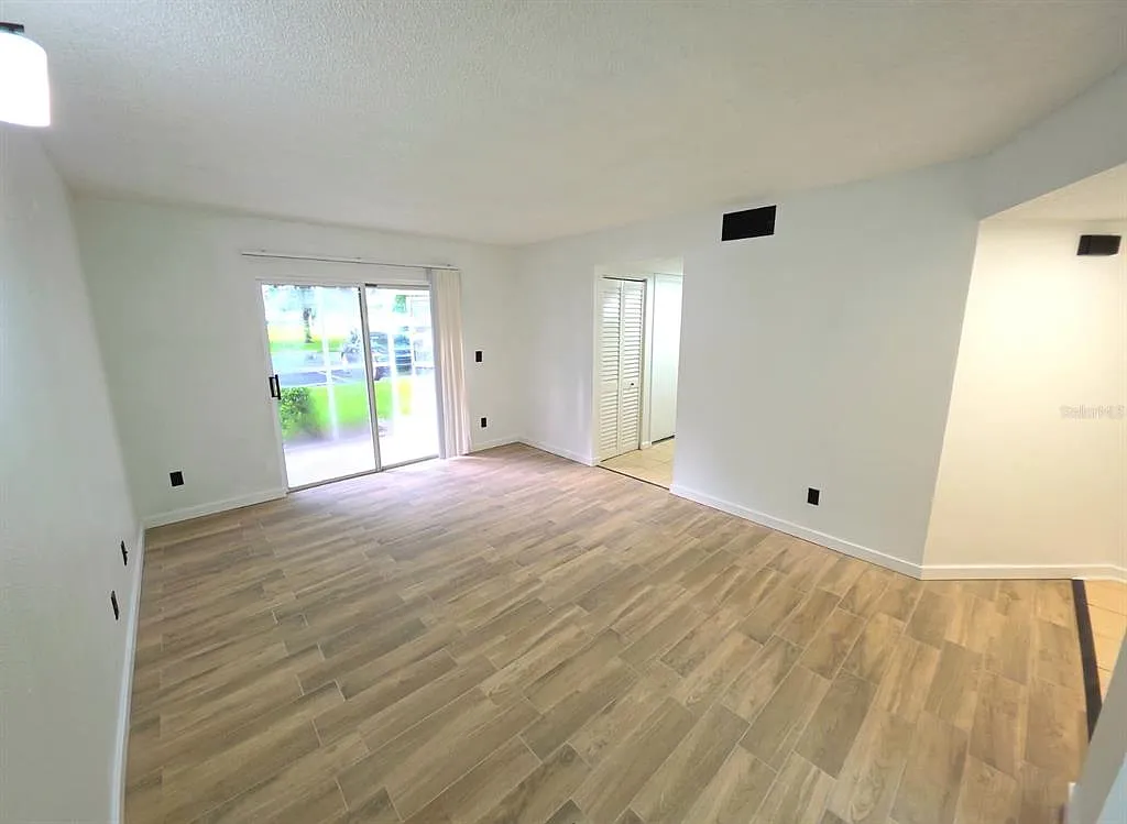 3 bed, 2.0 bath, 1029 sqft, $1,399 — Photo 4