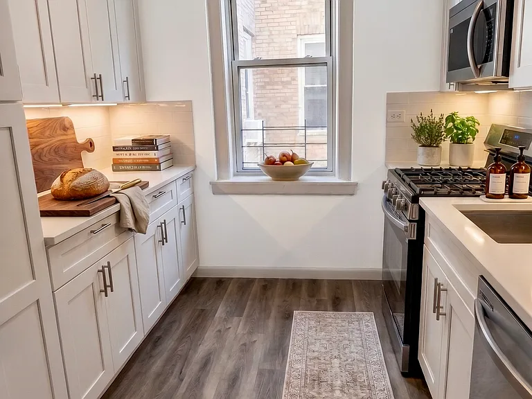 201 W 92nd St #3J — Photo 2