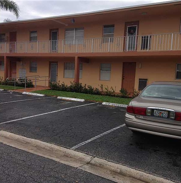 1st image of 7600 NW 5th Pl APT 205