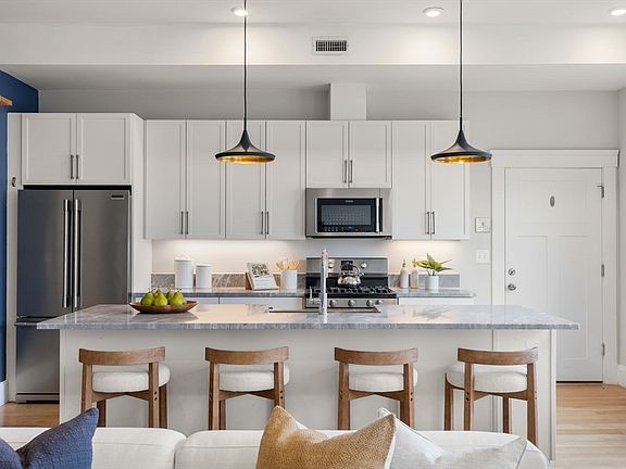3rd image of 593 Somerville Ave #1