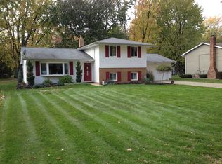 5998 Collins Rd, Mentor, OH 44060