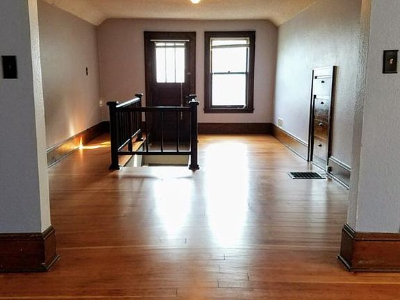5th image of 377 E King St