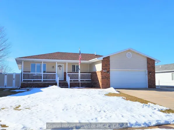 2702 Saint Patrick Ave, Grand Island, NE 68803