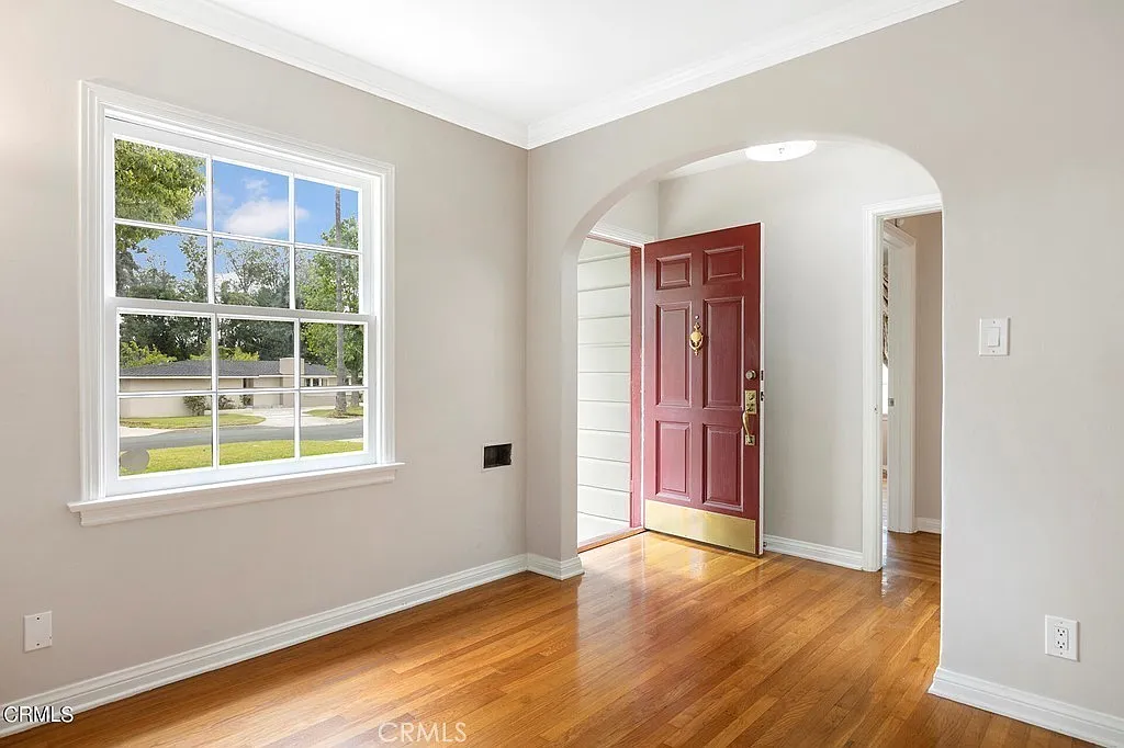 3 bed, 2102 sqft, $6,100 — Photo 2