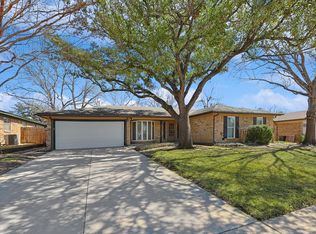 2212 Hurstview Dr, Hurst, TX 76054