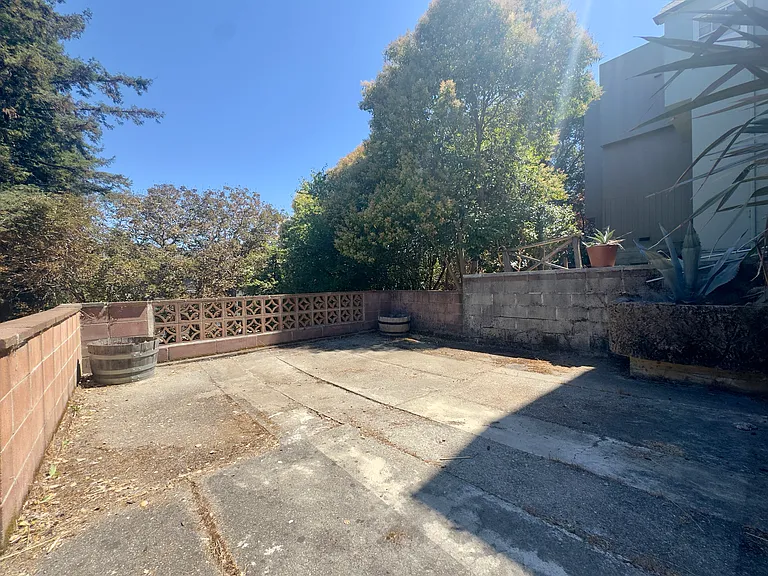 914 Everett Ave — Photo 50