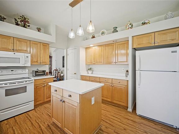 5th image of 2909 Elmore St