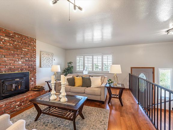 5th image of 3675 Nob Hill Dr