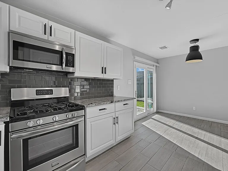6705 Sherwood Dr — Photo 3